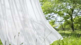 リネンはなぜ涼しい？通気性に優れた天然素材が夏や熱帯夜に快適な理由
